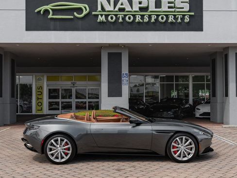 Used 2019 Aston Martin DB11 Volante image 36