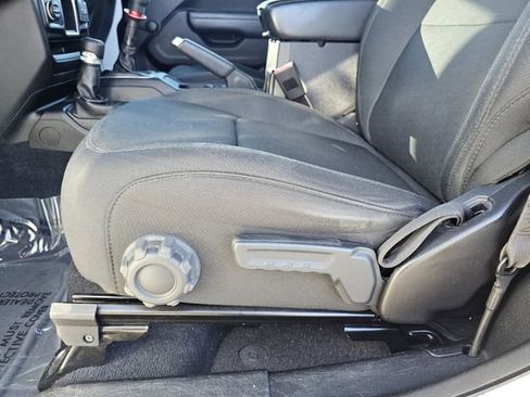 Used 2019 Jeep Wrangler Sport image 13