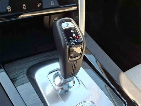 Used 2023 Land Rover Discovery Sport SE R-Dynamic image 16