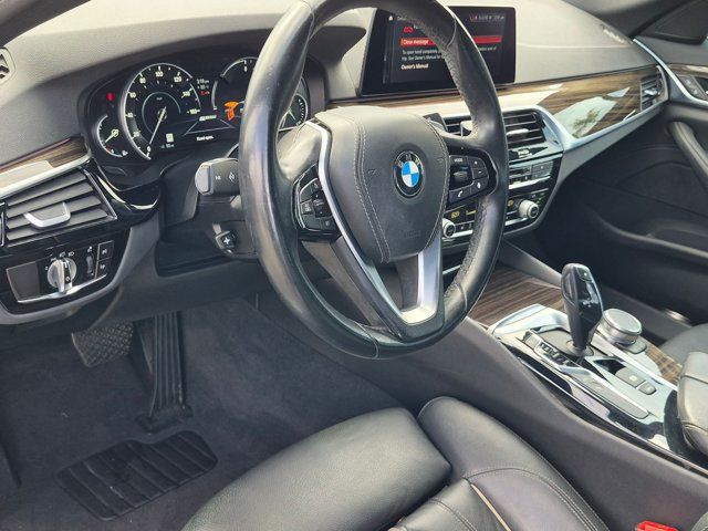 Used 2019 BMW 530e w/ Convenience Package RWD image 9