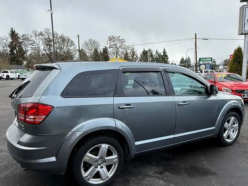 Used 2009 Dodge Journey SXT image 4