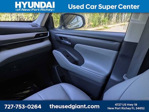 Used 2020 Toyota Highlander XLE FWD image 23