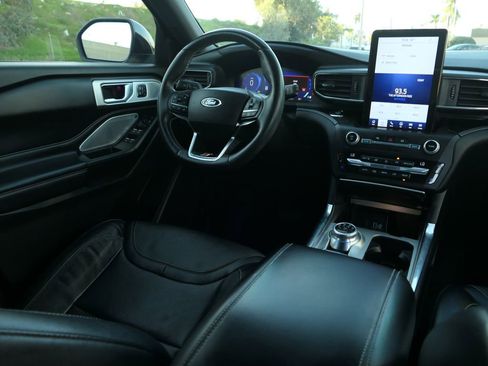 Used 2020 Ford Explorer ST w/ Premium Technology Package image 25