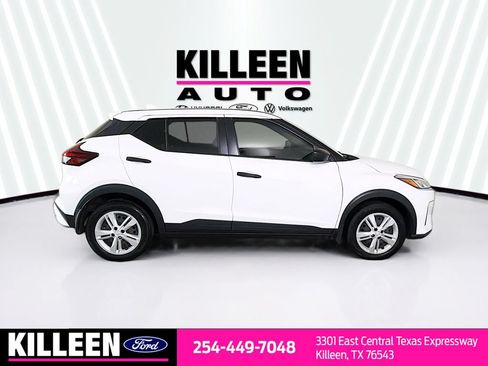 Used 2024 Nissan Kicks S FWD image 9