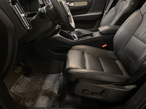 Used 2025 Volvo XC40 B5 Plus image 68