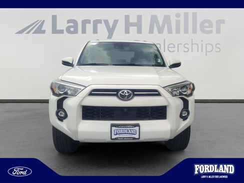 Used 2023 Toyota 4Runner SR5 Premium w/ SR5 Premium Package AWD/4WD image 8