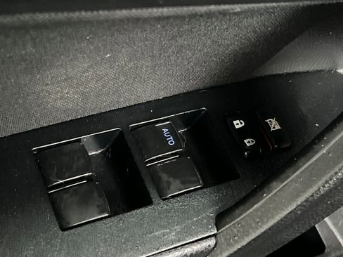 Used 2017 Toyota Corolla LE image 13