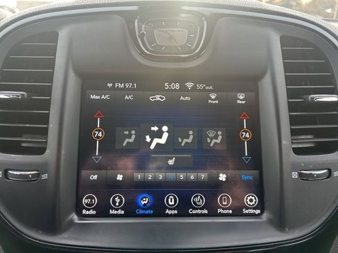 Used 2019 Chrysler 300 S image 13