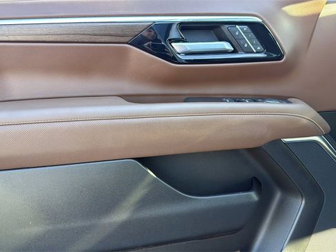 Used 2025 Chevrolet Tahoe High Country image 27