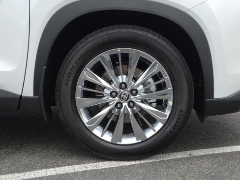 New 2026 Toyota Grand Highlander Platinum AWD/4WD image 4