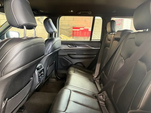 Used 2024 Jeep Grand Cherokee Limited RWD image 27