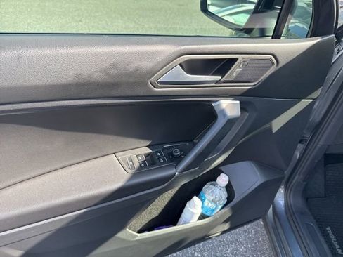 Used 2020 Volkswagen Tiguan SE w/ Panoramic Sunroof Package FWD image 18