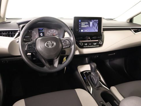 Used 2025 Toyota Corolla LE FWD image 2