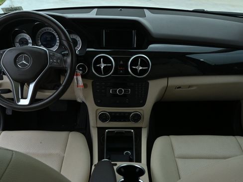 Used 2015 Mercedes-Benz GLK 350 2WD image 17