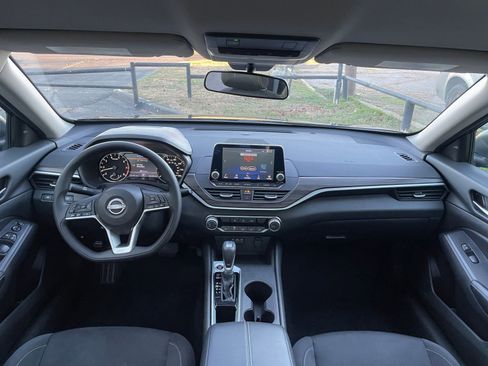 Used 2025 Nissan Altima 2.5 SV image 32