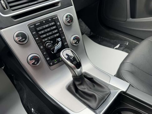 Used 2017 Volvo S60 T5 Inscription image 24