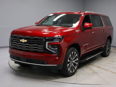 Used 2025 Chevrolet Suburban High Country w/ Sun And Tow Package AWD/4WD image 7
