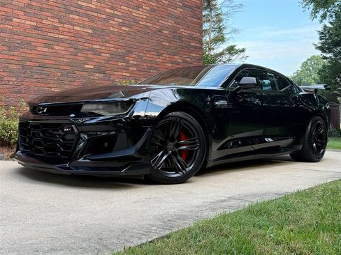 Used 2018 Chevrolet Camaro ZL1 RWD image 2