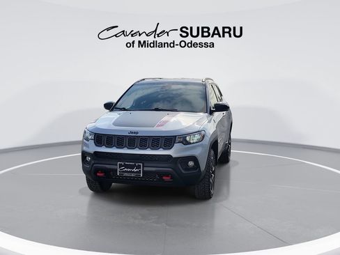 Used 2025 Jeep Compass Trailhawk AWD/4WD image 4