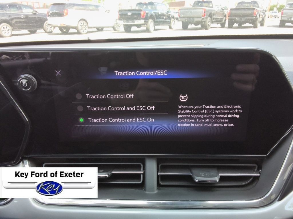 Used 2025 Chevrolet Trax LT FWD image 35