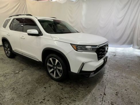 Certified 2025 Honda Pilot Elite image 2