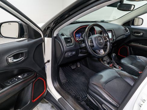 Used 2019 Jeep Compass Trailhawk w/ Cold Weather Group image 12