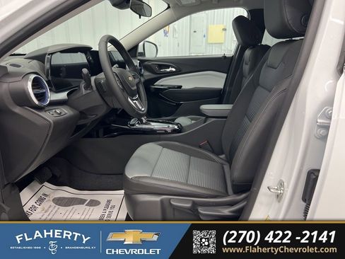 New 2026 Chevrolet Trax LT image 9