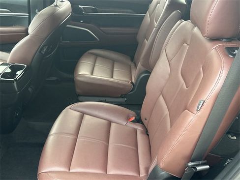 Used 2024 Kia Telluride EX w/ EX Captain's Chair Package image 17