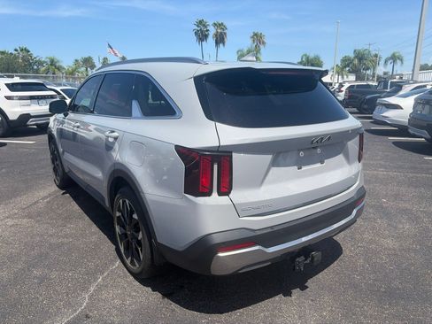 Used 2024 Kia Sorento EX w/ Panoramic Sunroof Package FWD image 5