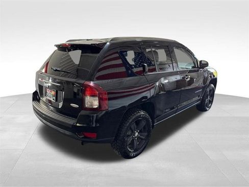 Used 2014 Jeep Compass Latitude w/ Sun/Sound Group AWD/4WD image 5