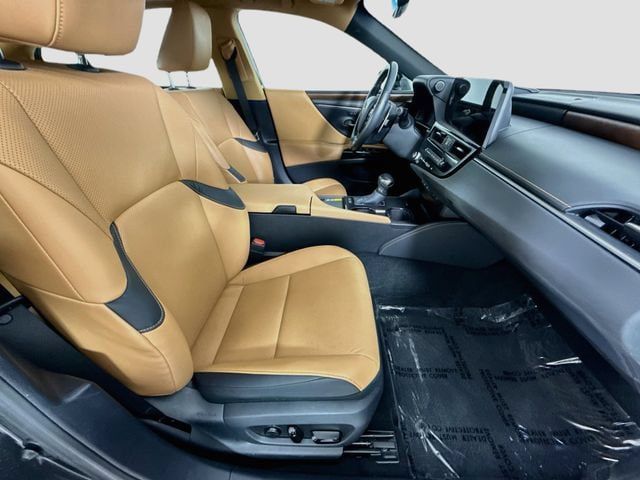 Used 2024 Lexus ES 300h w/ Premium Package FWD image 29