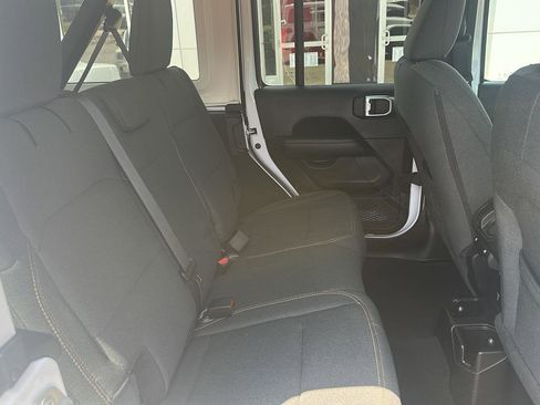 Used 2024 Jeep Wrangler Sahara image 7