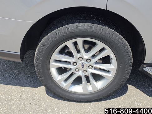 Used 2023 Ford Expedition XLT AWD/4WD image 12