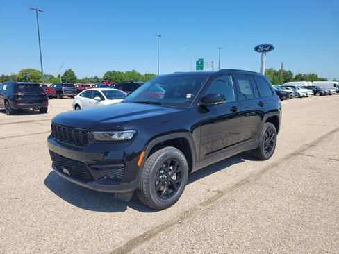 New 2025 Jeep Grand Cherokee Laredo image 19