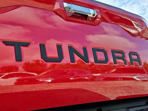 Used 2025 Toyota Tundra Limited AWD/4WD image 31