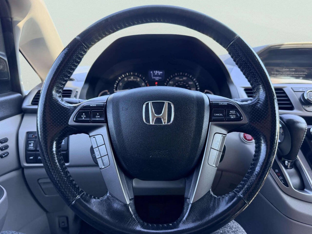 Used 2015 Honda Odyssey Touring Elite image 40