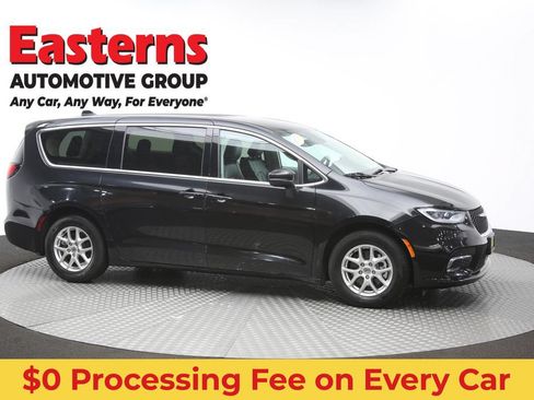 Used 2023 Chrysler Pacifica Touring-L FWD image 47