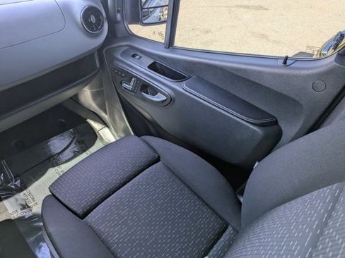 Used 2022 Mercedes-Benz Sprinter 3500 image 16