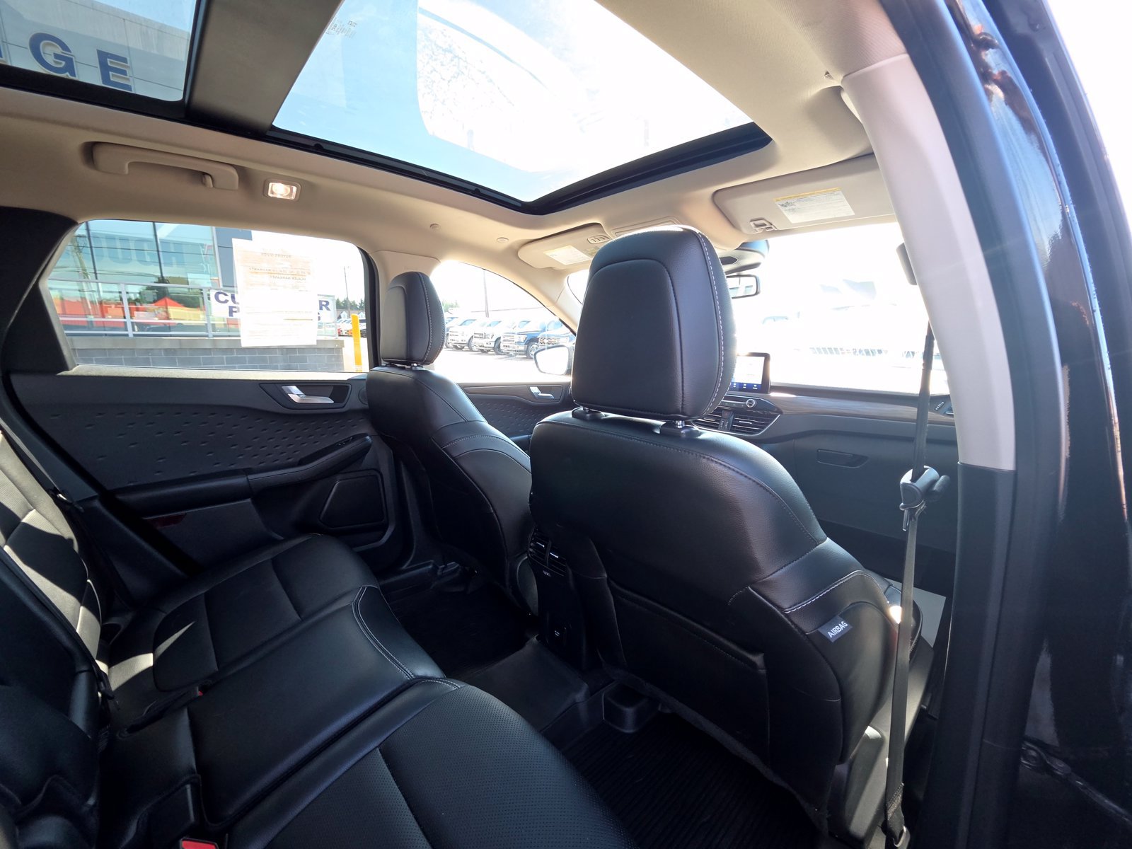 Used 2020 Ford Escape Titanium w/ Titanium Premium Package 2.0 AWD/4WD image 28