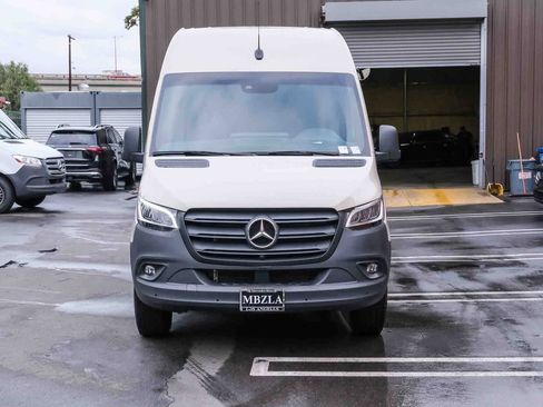 Used 2024 Mercedes-Benz Sprinter 2500 image 2