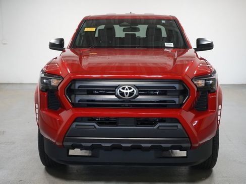 Certified 2025 Toyota Tacoma SR AWD/4WD image 2
