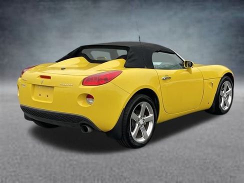 Used 2007 Pontiac Solstice Convertible w/ Premium Package image 3