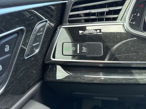 Used 2019 Audi Q8 Prestige image 17