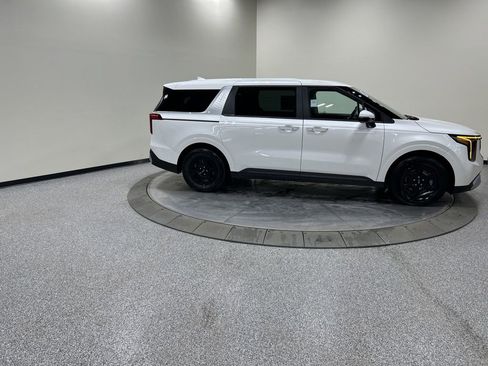 New 2026 Kia Carnival image 4