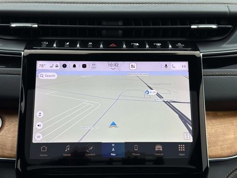 Used 2023 Jeep Grand Cherokee Summit image 4