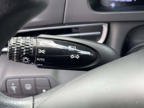 Used 2025 Hyundai Elantra Hybrid FWD image 30