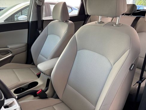 Used 2025 Kia Soul LX w/ LX Technology Package FWD image 36