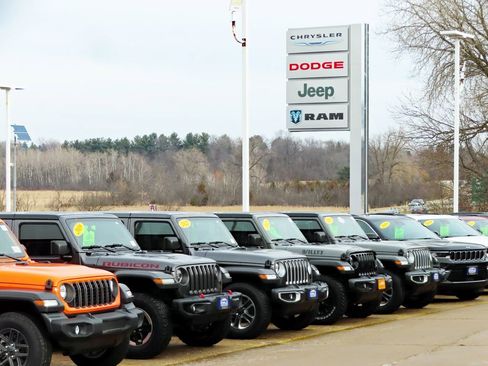 Used 2023 Jeep Grand Cherokee Limited w/ Black Appearance Package image 9