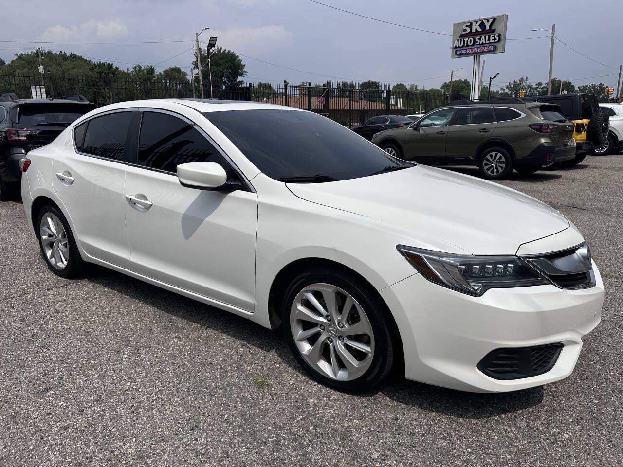 Used 2017 Acura ILX FWD image 1