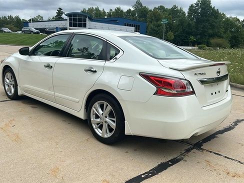 Used 2015 Nissan Altima 2.5 SV w/ Convenience Package FWD image 11